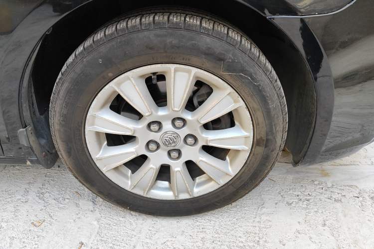 Used Buick LaCrosse 2009 2.4L Haoya Edition Right Front Wheel Hub