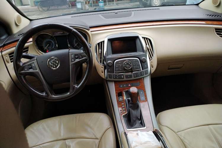 Used Buick LaCrosse 2009 2.4L Haoya Edition Center Console