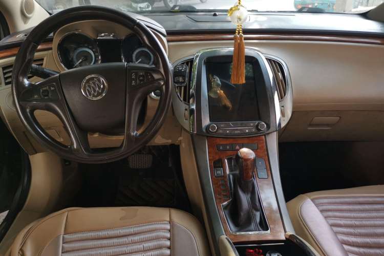 Used Buick LaCrosse 2009 2.4L Haoya Edition Center Console
