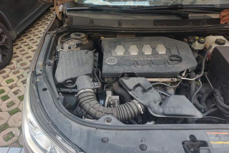 Used Buick LaCrosse 2009 2.4L Luxury Edition Engine Bay Right