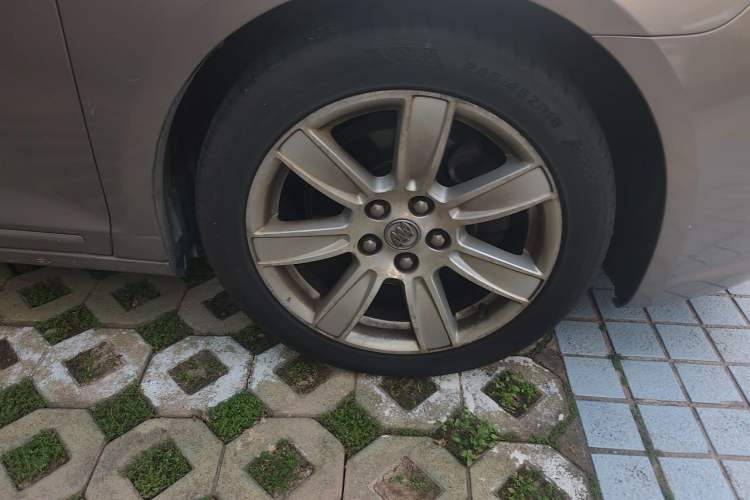 Used Buick LaCrosse 2009 2.4L Luxury Edition Right Front Wheel Hub