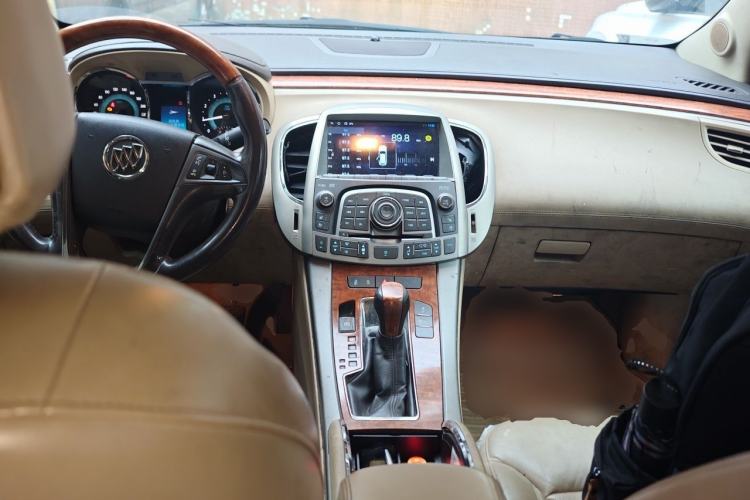 Used Buick LaCrosse 2009 2.4L Luxury Edition Center Console