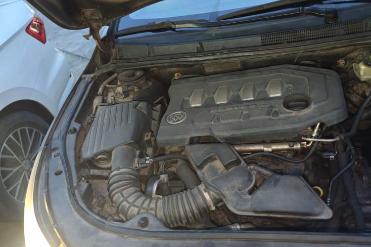 Used Buick LaCrosse 2009 2.4L Luxury Edition Engine Bay Right
