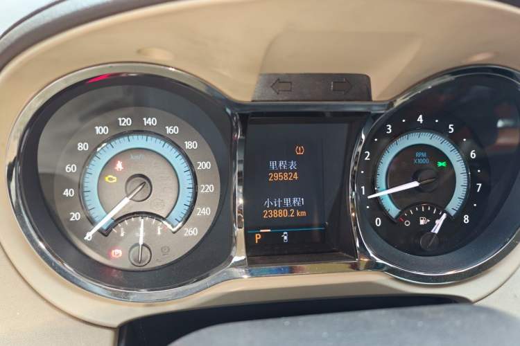Used Buick LaCrosse 2009 2.4L Luxury Edition Odometer Close Up