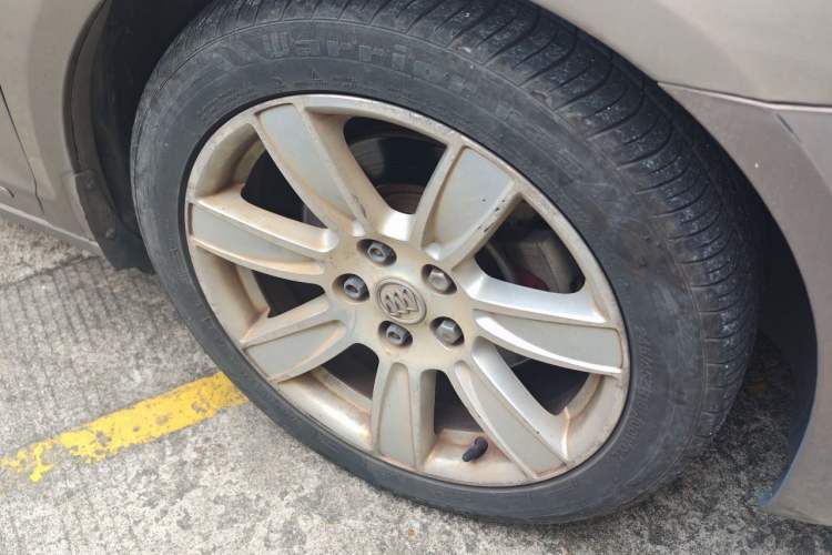 Used Buick LaCrosse 2009 2.4L Luxury Edition Right Front Wheel Hub