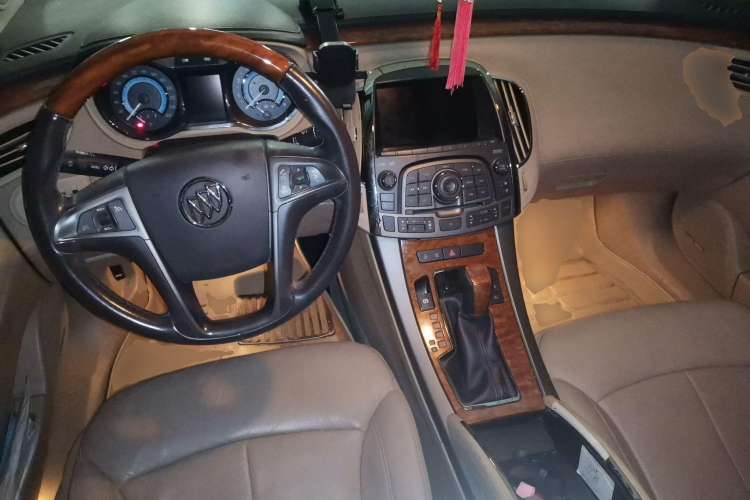 Used Buick LaCrosse 2009 2.4L Luxury Edition Center Console