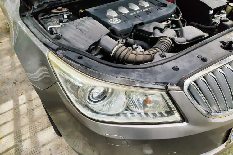 Used Buick LaCrosse 2009 2.4L Luxury Edition Right Front Headlight