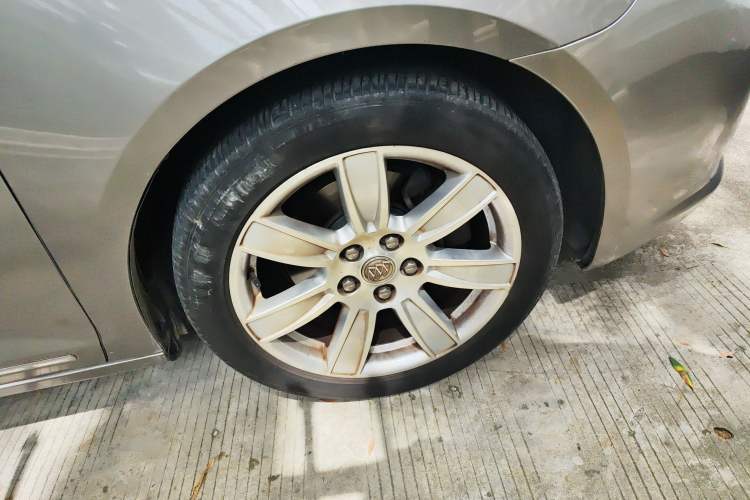 Used Buick LaCrosse 2009 2.4L Luxury Edition Right Front Wheel Hub