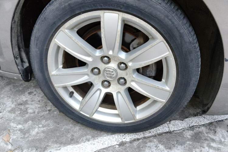 Used Buick LaCrosse 2009 2.4L Luxury Edition Right Front Wheel Hub