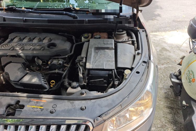 Used Buick LaCrosse 2009 2.4L Elegant Edition Engine Bay Left