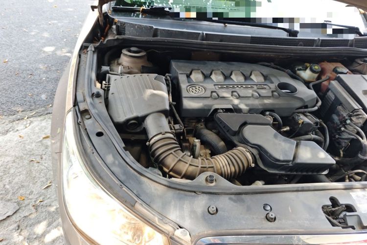 Used Buick LaCrosse 2009 2.4L Elegant Edition Engine Bay Right