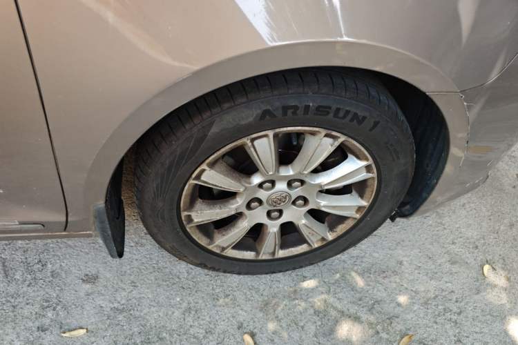 Used Buick LaCrosse 2009 2.4L Elegant Edition Right Front Wheel Hub