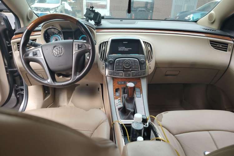 Used Buick LaCrosse 2009 2.4L Luxury Edition Center Console