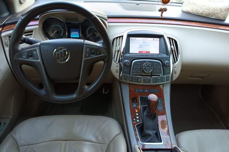 Used Buick LaCrosse 2009 2.4L Haoya Edition Center Console