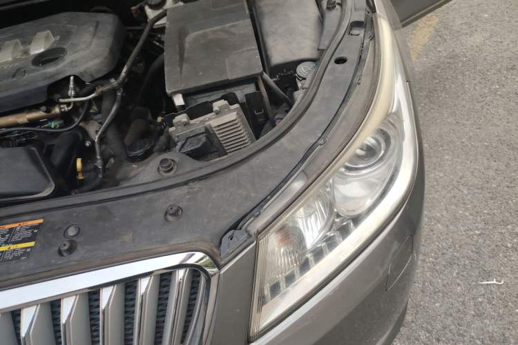Used Buick LaCrosse 2009 2.4L Luxury Edition Engine Bay Left