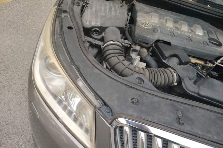Used Buick LaCrosse 2009 2.4L Luxury Edition Engine Bay Right