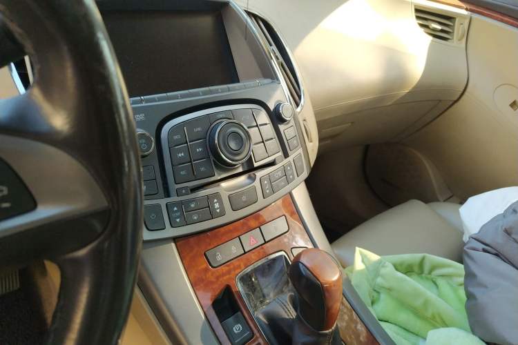 Used Buick LaCrosse 2010 3.0L Flagship Edition Audio And AC Panel