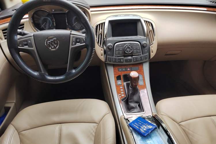 Used Buick LaCrosse 2010 2.4L Haoya Edition Center Console