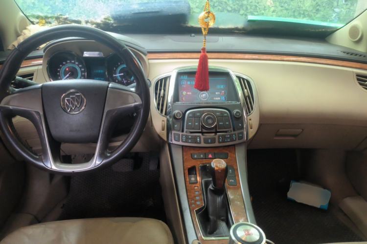 Used Buick LaCrosse 2010 2.4L Elegant Edition Center Console