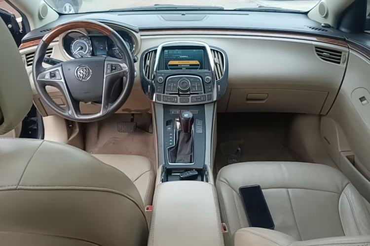 Used Buick LaCrosse 2010 2.4L Luxury Edition Center Console