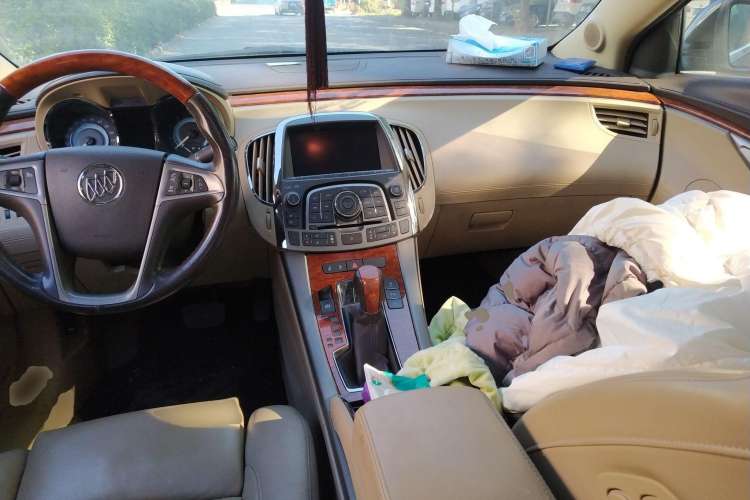 Used Buick LaCrosse 2010 3.0L Flagship Edition Center Console