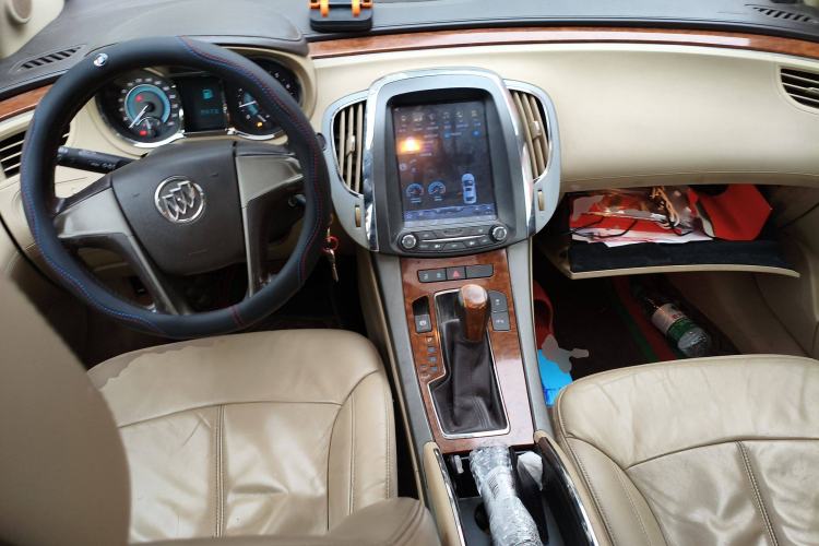 Used Buick LaCrosse 2010 2.0T Comfort Edition Center Console