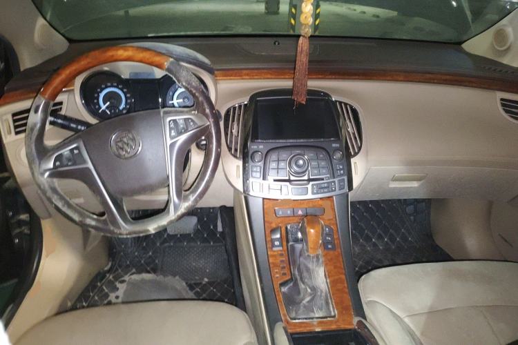 Used Buick LaCrosse 2010 2.4L Luxury Edition Center Console