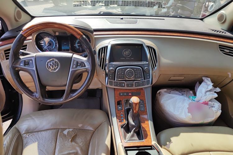 Used Buick LaCrosse 2010 2.4L Luxury Edition Center Console