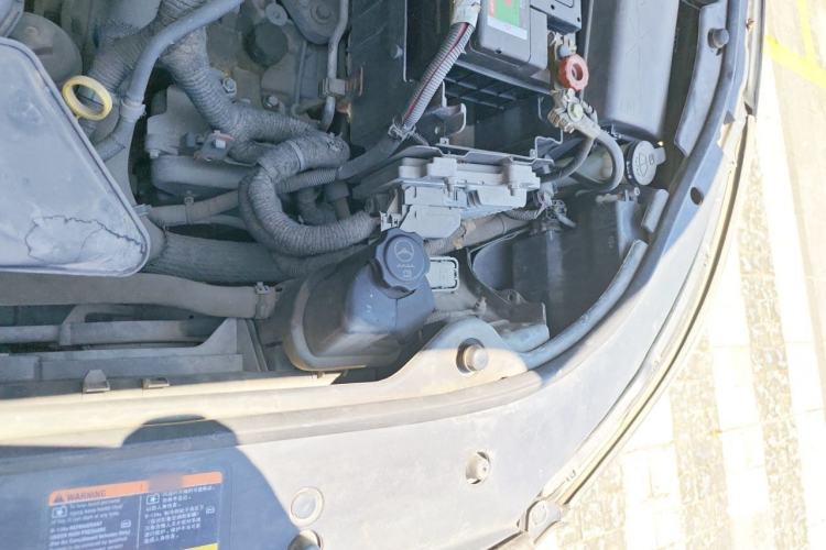 Used Buick LaCrosse 2010 2.4L Luxury Edition Engine Bay Left
