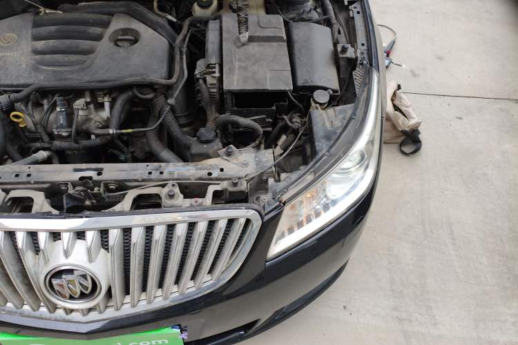 Used Buick LaCrosse 2010 2.0T Comfort Edition Engine Bay Left