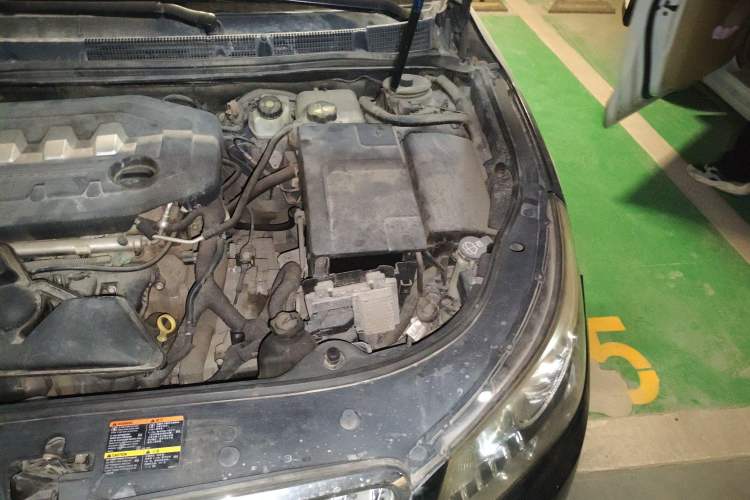 Used Buick LaCrosse 2010 2.4L Luxury Edition Engine Bay Left