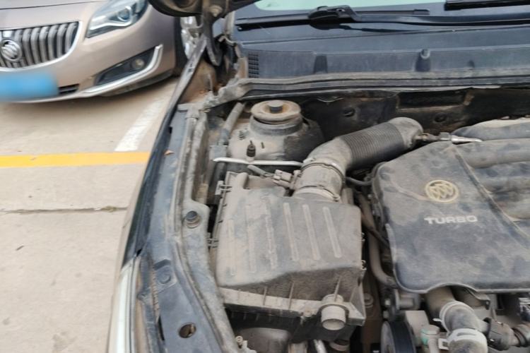 Used Buick LaCrosse 2010 2.0T Comfort Edition Engine Bay Right