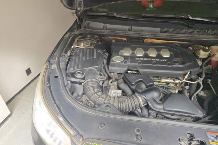 Used Buick LaCrosse 2010 2.4L Luxury Edition Engine Bay Right