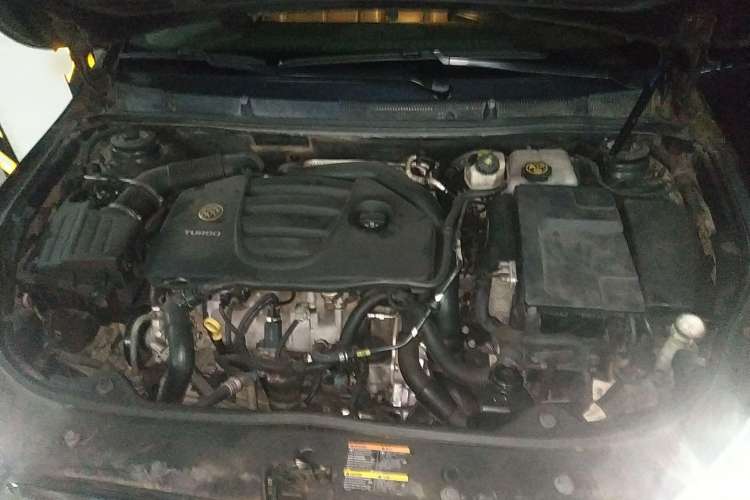 Used Buick LaCrosse 2010 2.0T Comfort Edition Engine Bay