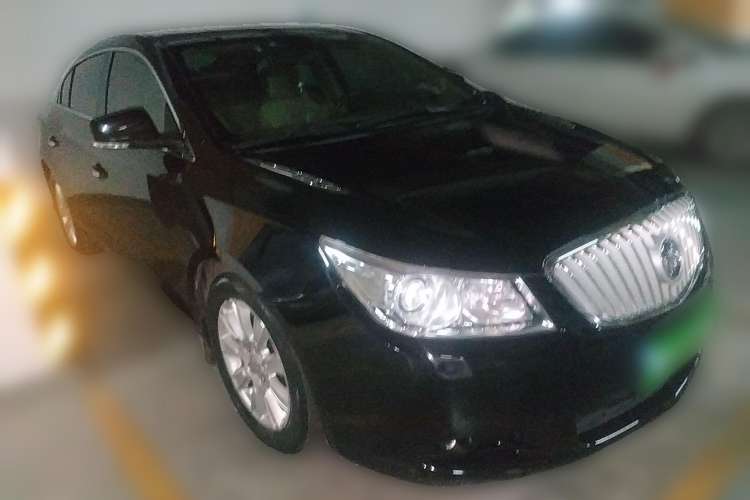 Used Buick LaCrosse 2010 2.0T Comfort Edition Front Right 45 Deg