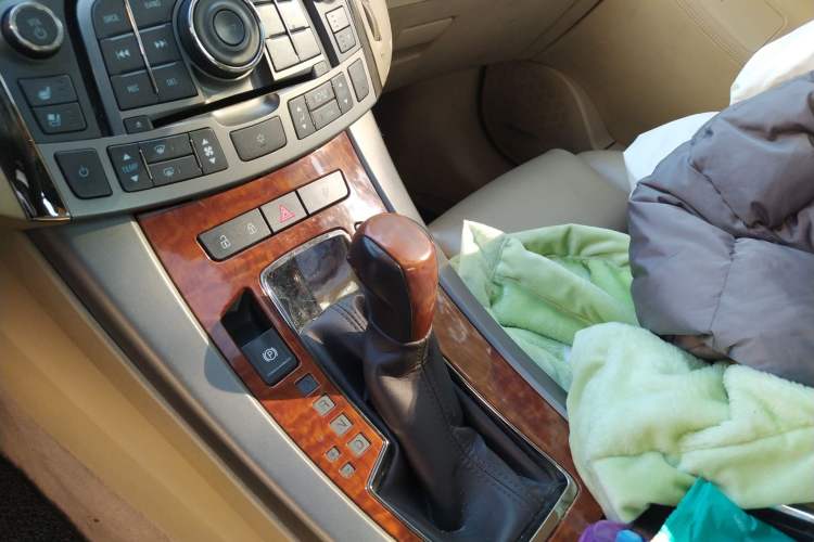Used Buick LaCrosse 2010 3.0L Flagship Edition Gear Lever