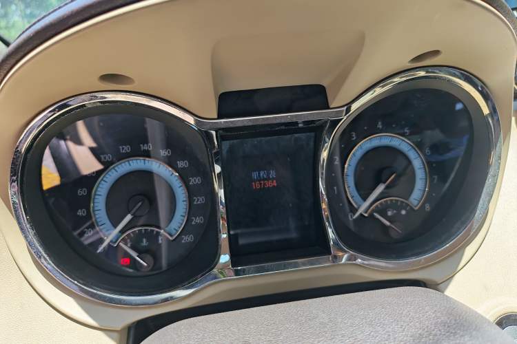 Used Buick LaCrosse 2010 2.4L Luxury Edition Odometer Close Up
