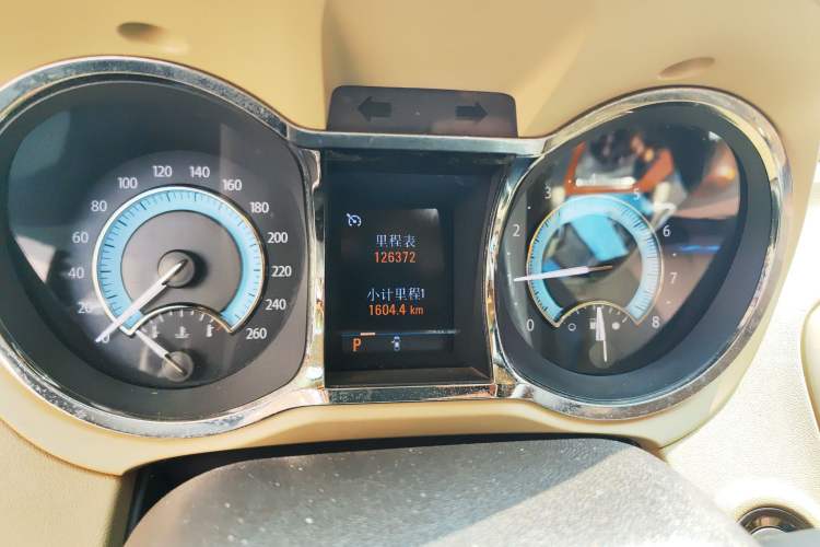 Used Buick LaCrosse 2010 2.4L Luxury Edition Odometer Close Up