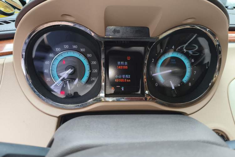 Used Buick LaCrosse 2010 2.4L Luxury Edition Odometer Close Up