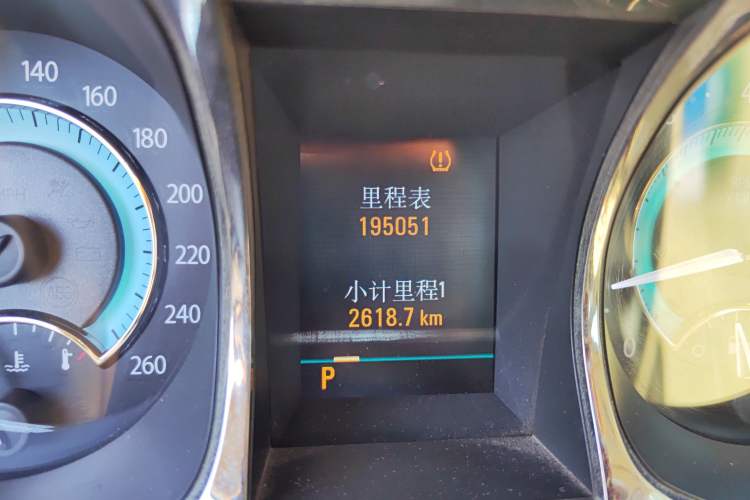 Used Buick LaCrosse 2010 2.4L Luxury Edition Odometer Close Up