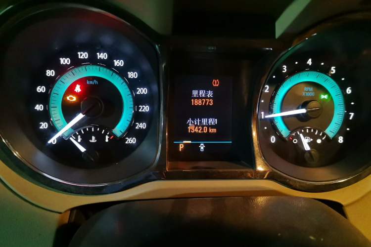 Used Buick LaCrosse 2010 2.4L Luxury Edition Odometer Close Up