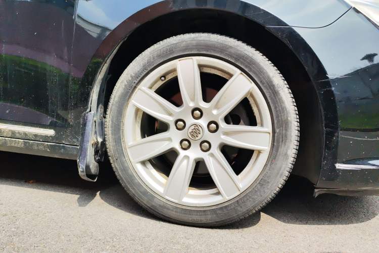 Used Buick LaCrosse 2010 2.4L Luxury Edition Right Front Wheel Hub
