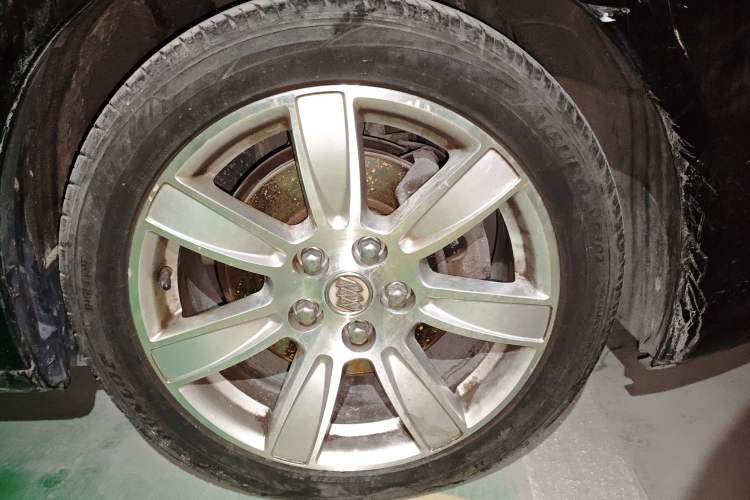 Used Buick LaCrosse 2010 2.4L Luxury Edition Right Front Wheel Hub