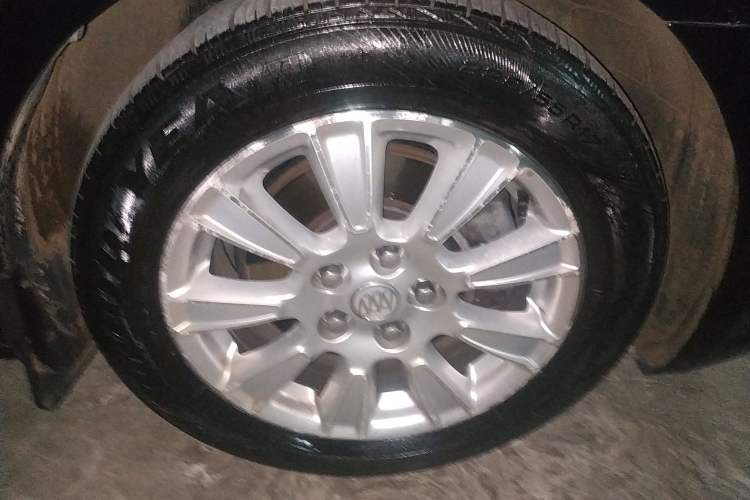 Used Buick LaCrosse 2010 2.0T Comfort Edition Right Front Wheel Hub