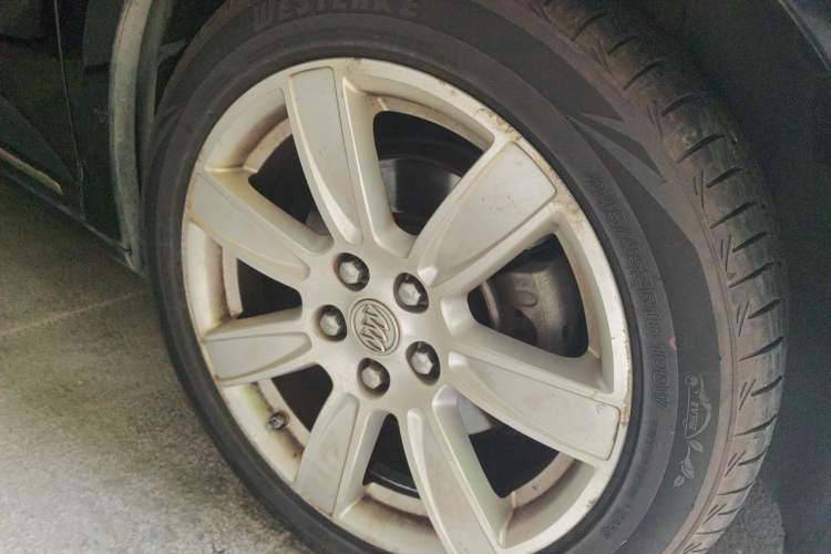Used Buick LaCrosse 2010 2.4L Luxury Edition Right Front Wheel Hub