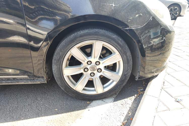 Used Buick LaCrosse 2010 2.4L Luxury Edition Right Front Wheel Hub