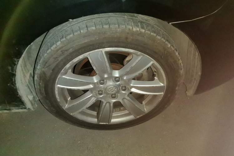 Used Buick LaCrosse 2010 2.4L Luxury Edition Right Front Wheel Hub