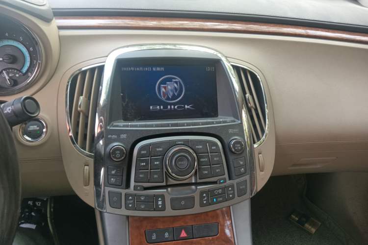 Used Buick LaCrosse 2010 2.4L Luxury Edition Audio And AC Panel