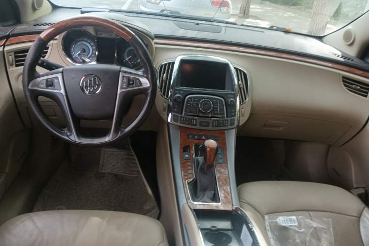 Used Buick LaCrosse 2010 2.4L Luxury Edition Center Console