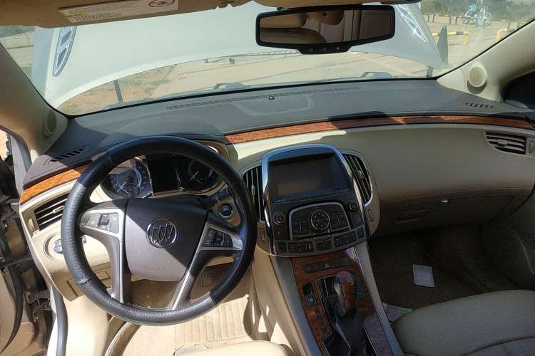 Used Buick LaCrosse 2010 2.4L Haoya Edition Center Console